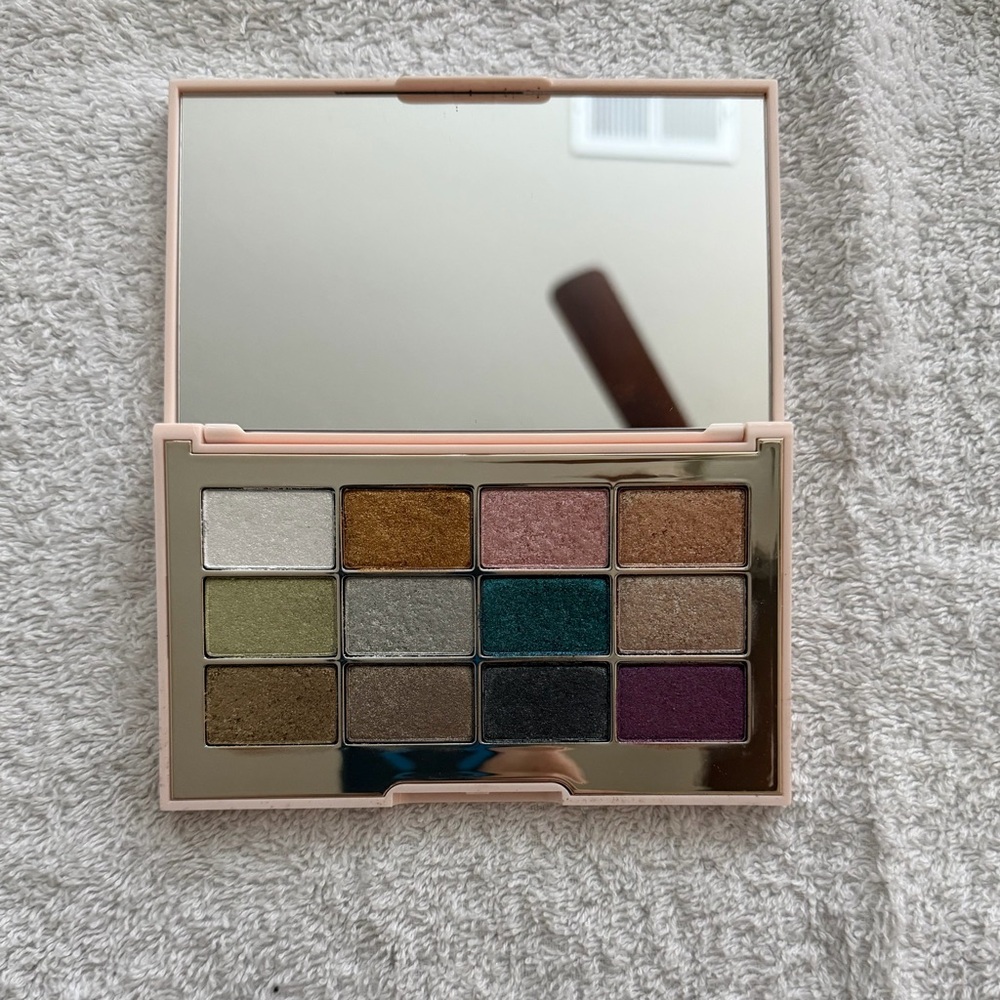 Jouer Making Magic Ultra Foil Eyeshadow Palette New, No Box. **